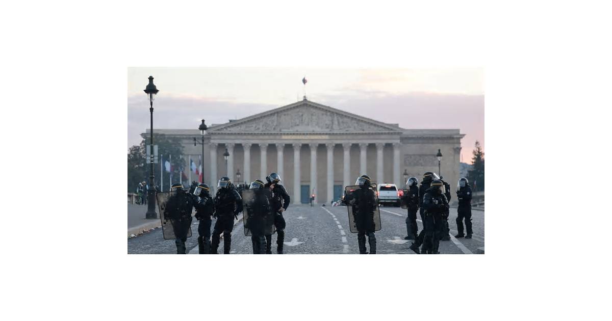 French bond yields near 24-year high as new protests loom