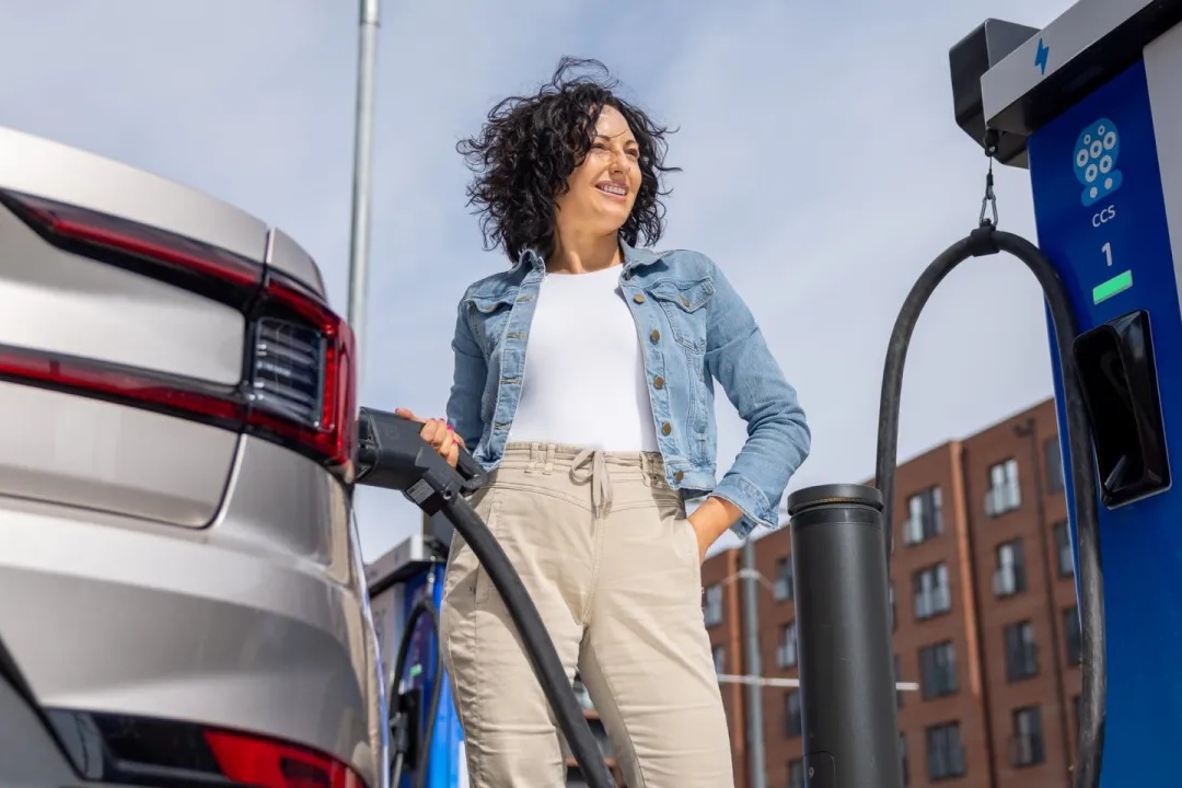 Source adds UK ultra-rapid charging hubs to GreenFlux roaming network