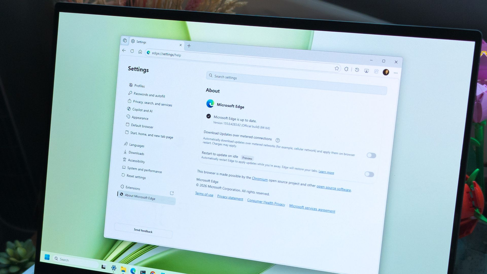 Microsoft wants Edge to install security updates without restarting