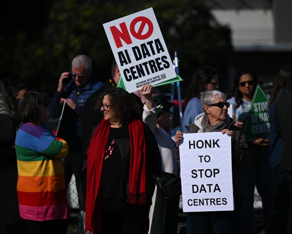 Labor and the Coalition are poised to take a reckless gamble on AI. Haven’t they realised community support has collapsed? | Edward Santow and Sarah Sacher