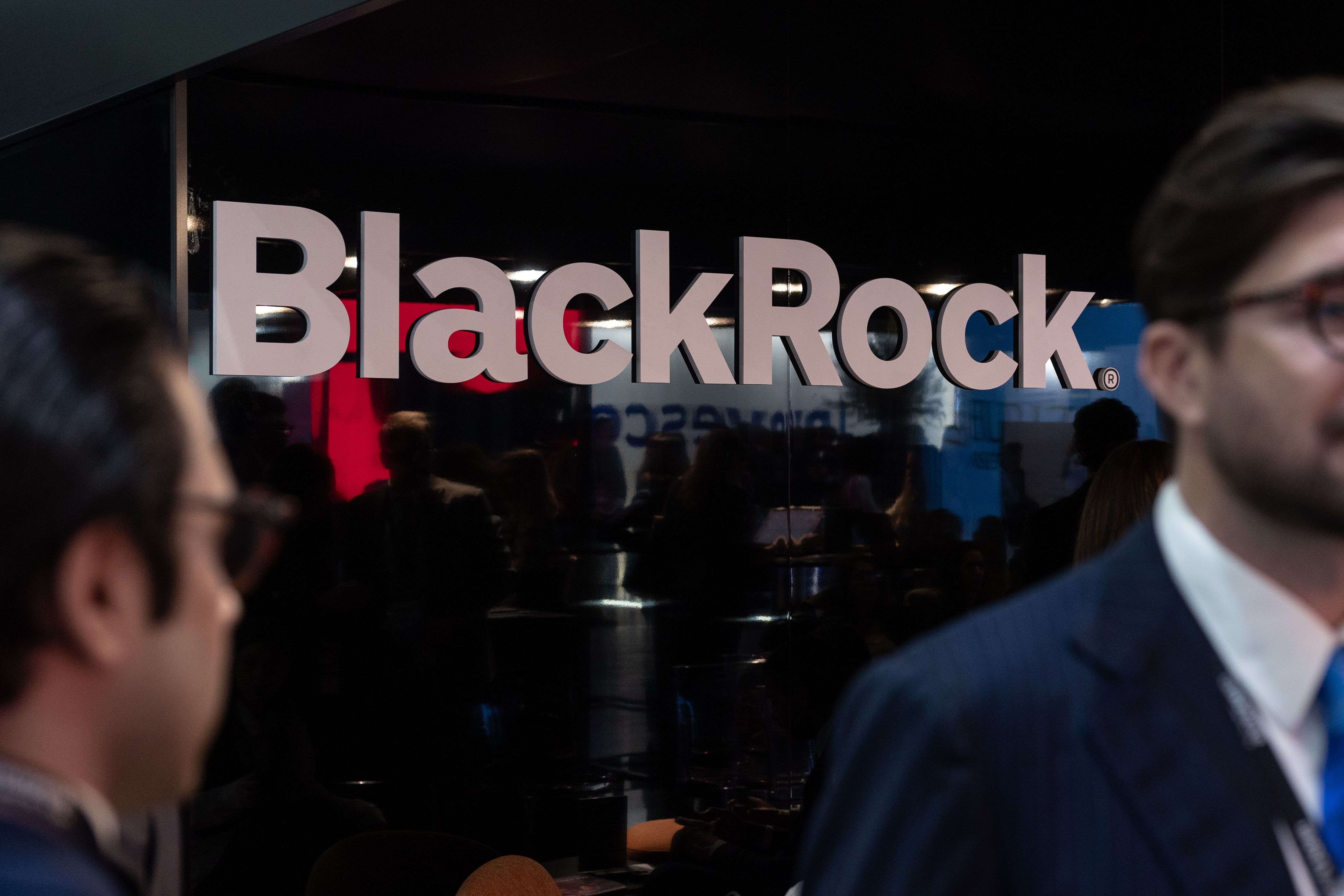 BlackRock seeks to shield bitcoin investors from losses after rival fund weathers 50% crash
