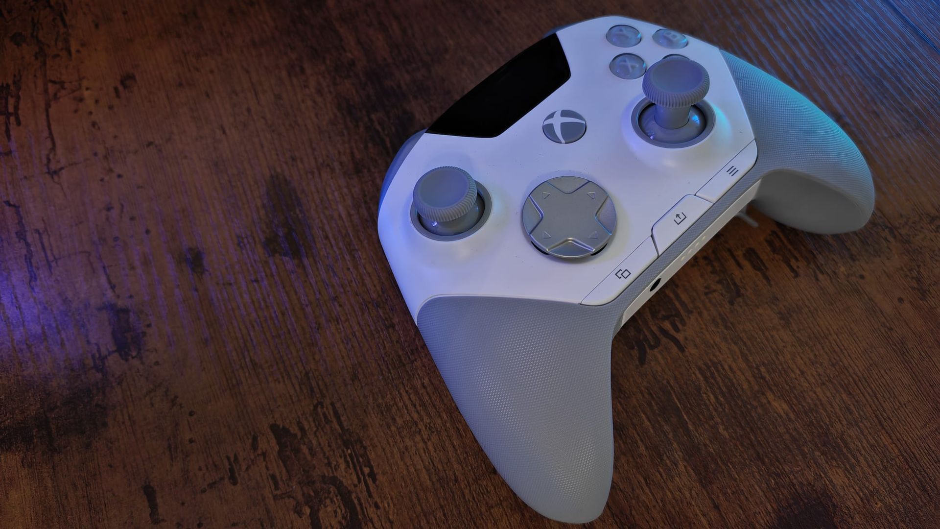 The SteelSeries Aeon Pro is a controller that costs $250, but after two weeks of playing with it, I can't work out why