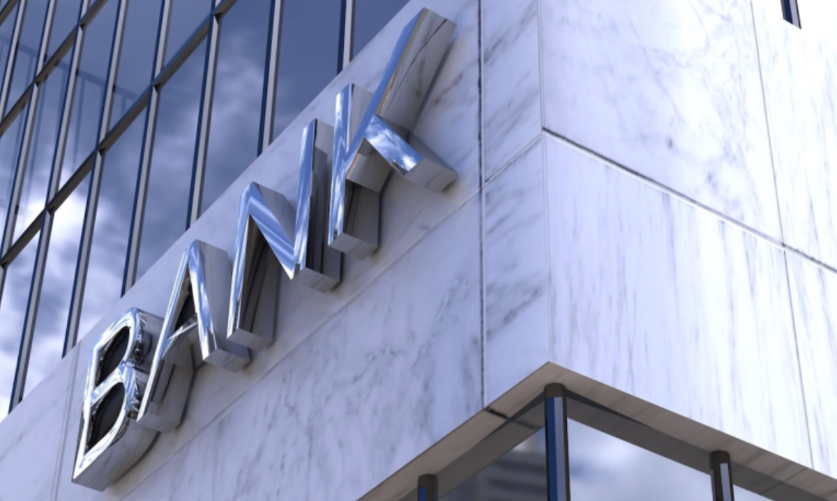 Regional Banks Put AI Into Core Operations as Business Lending Grows