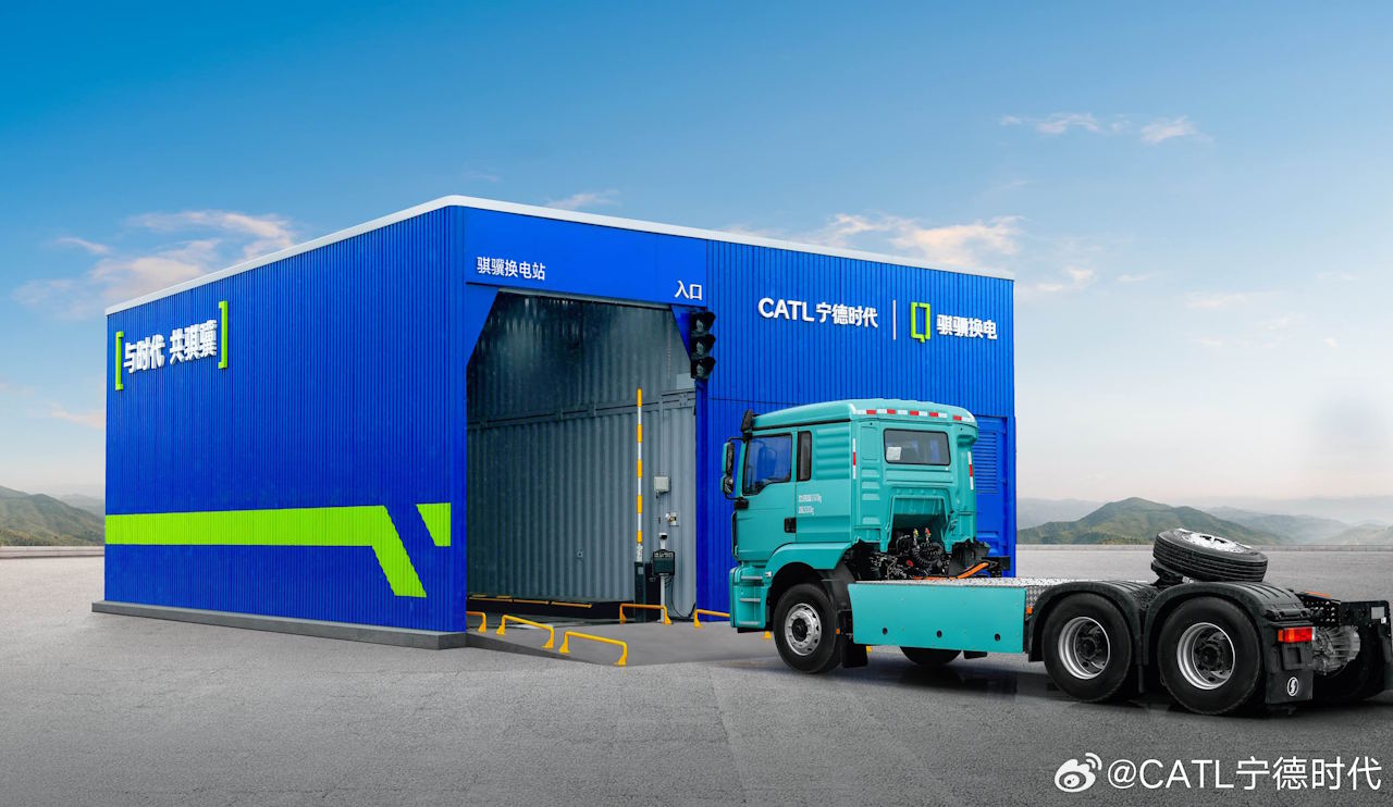 World’s biggest battery maker combines swappable batteries with range-extender for heavy-duty electric trucks