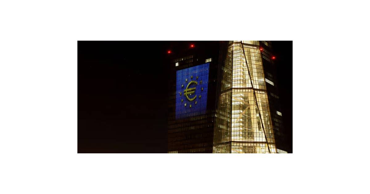 Bond selloff revives debate about euro zone banks' 'doom loop'