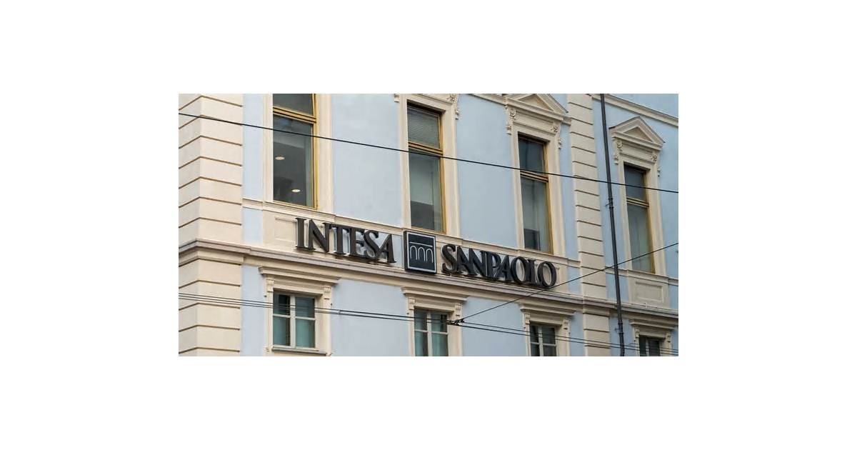 Intesa Plans Risk Transfer Deal to Hedge $6 Billion in Credits