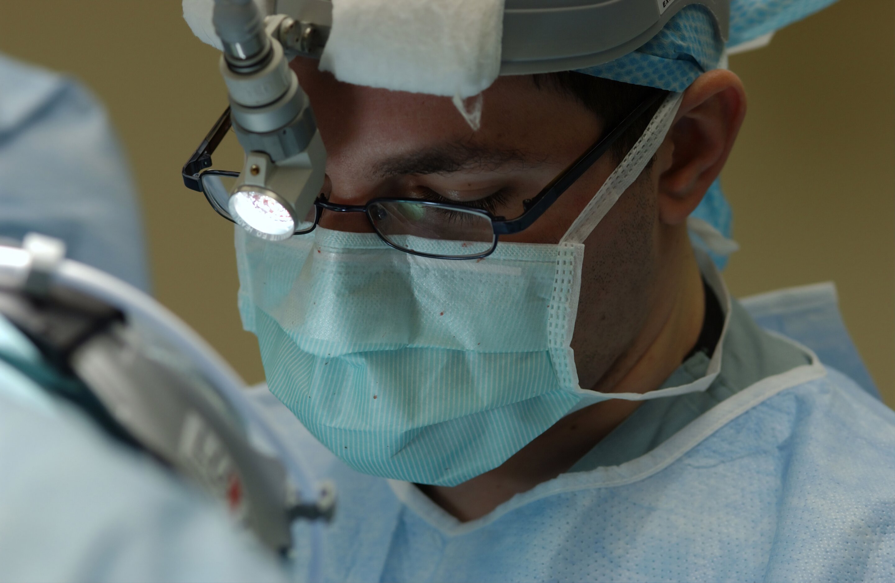 How symptoms guide surgery decisions for people with thickened heart muscle