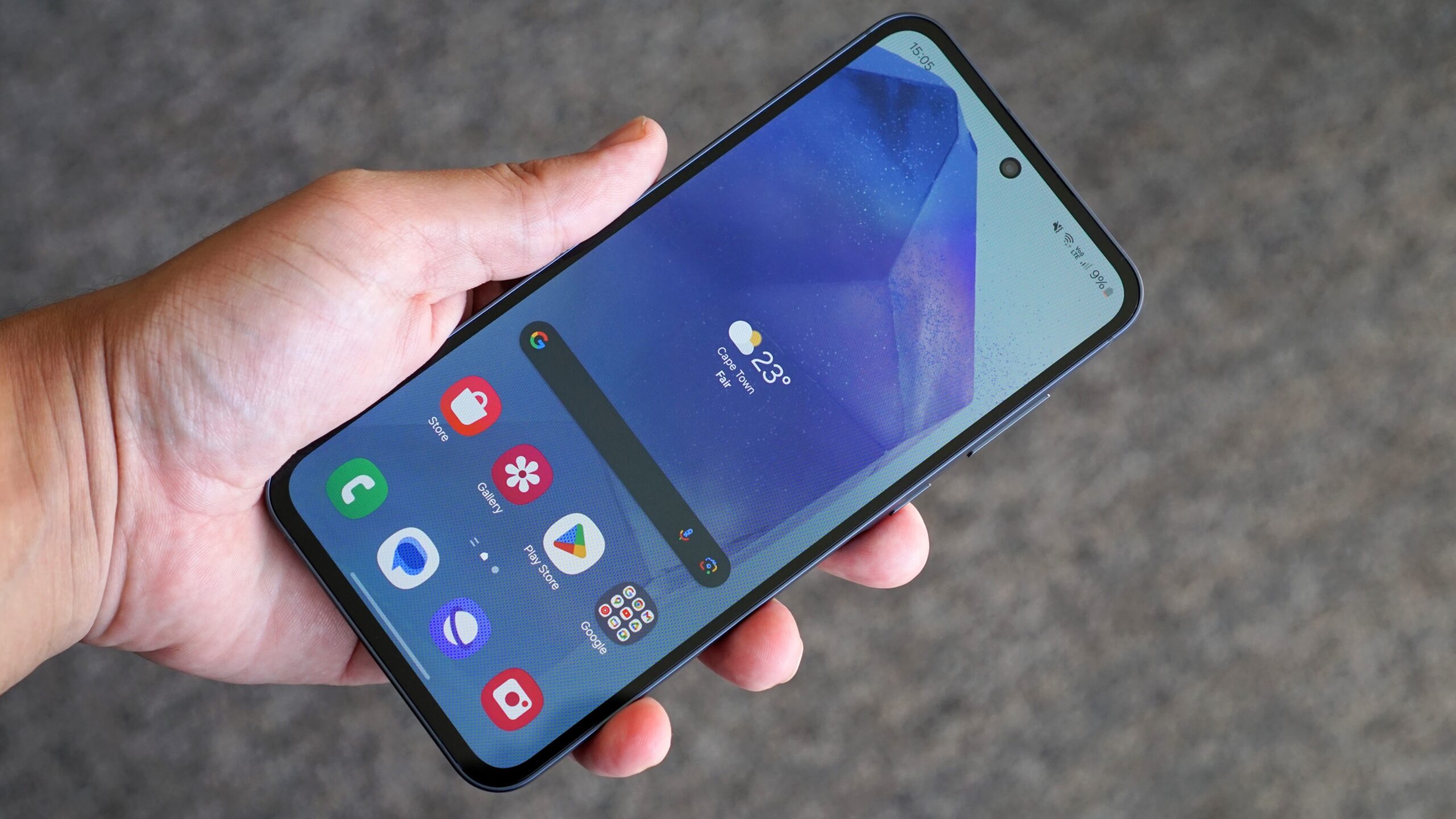 This top-selling Samsung phone is finally getting stable One UI 9 with Android 17