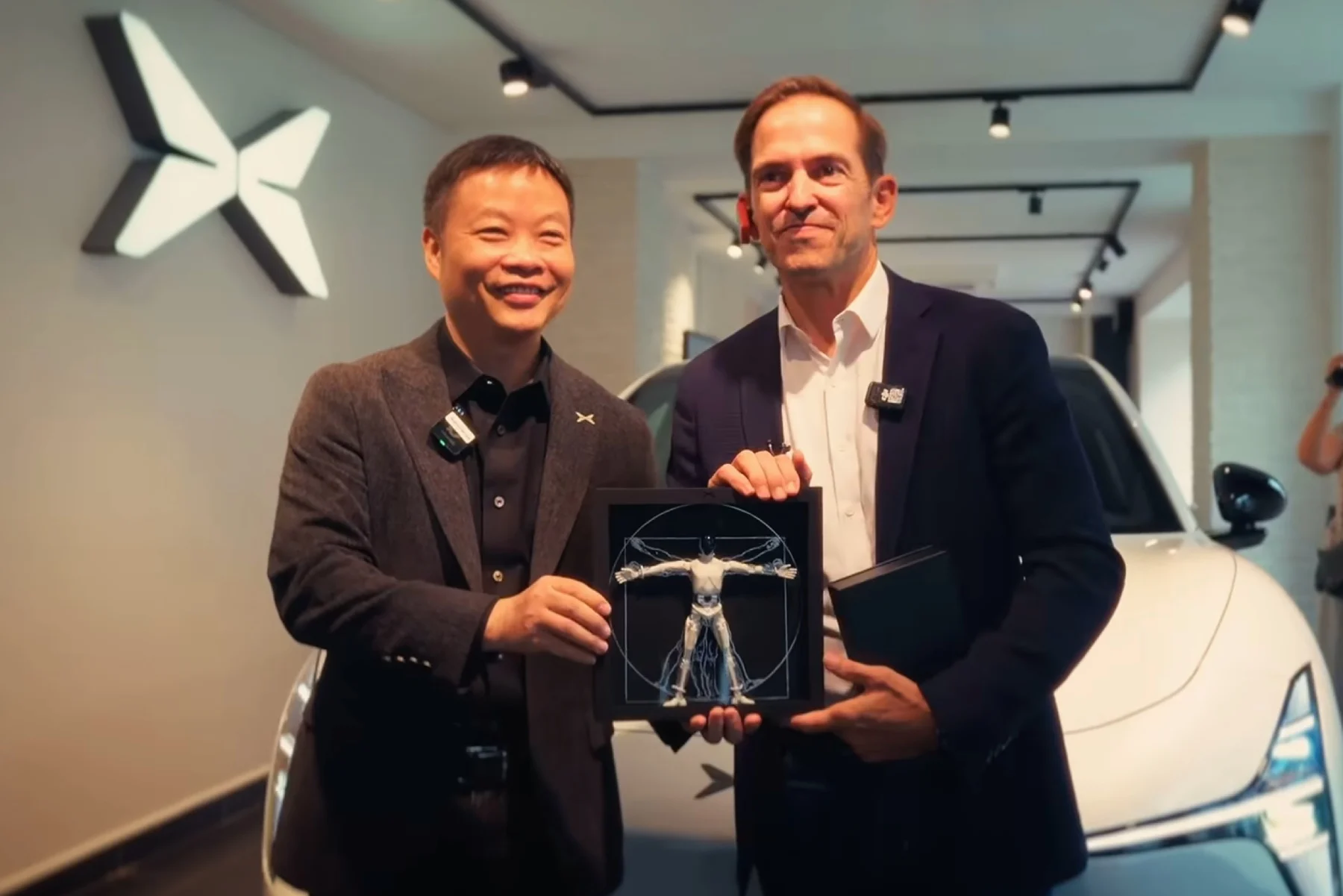 Xpeng CEO hands over the keys to first L03 delivered in Europe