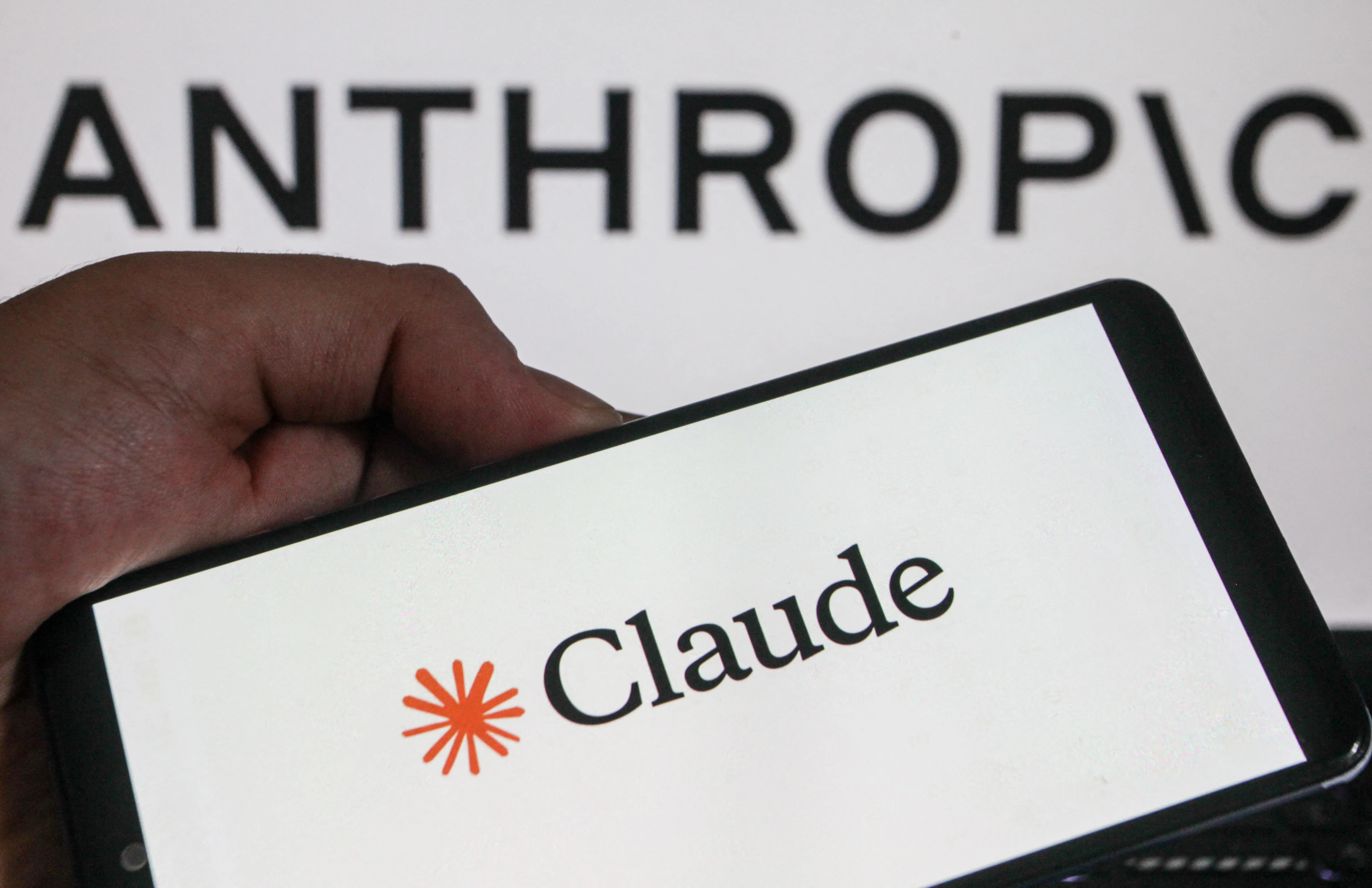 Anthropic’s AI safety bill would pause AI models if 50+ people could die