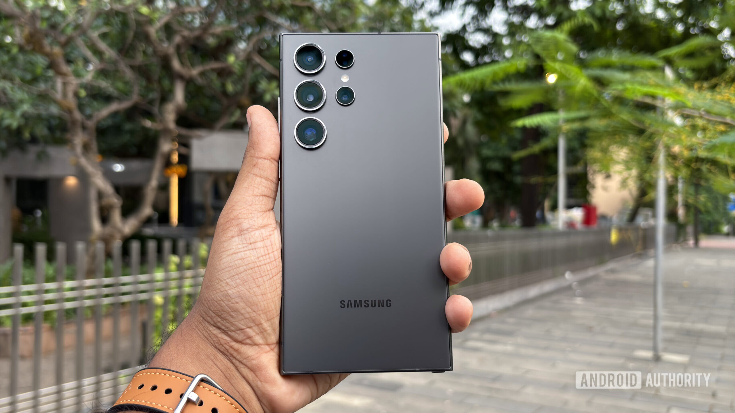 Samsung launches Certified Re-Newed Galaxy phones on Amazon starting at $489
