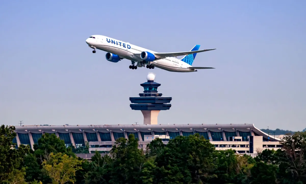 United CEO Says Starlink Wi-Fi and Mobile App Help Poach Rival Airlines’ Flyers