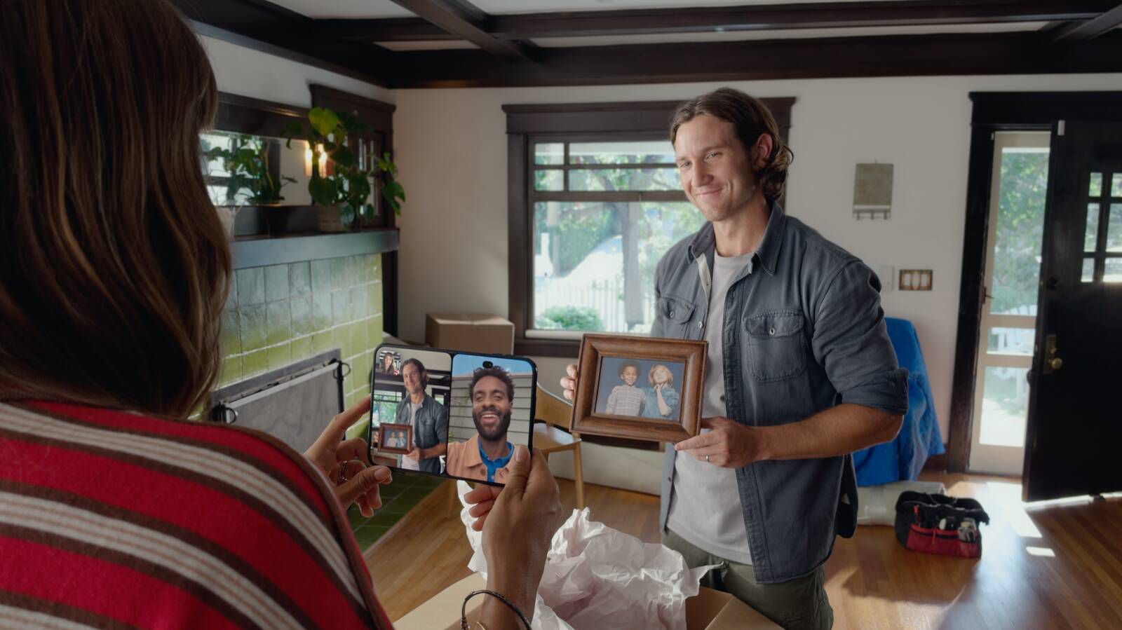 iPhone Duo's Hidden FaceTime Camera Takes 'Trash' Photos