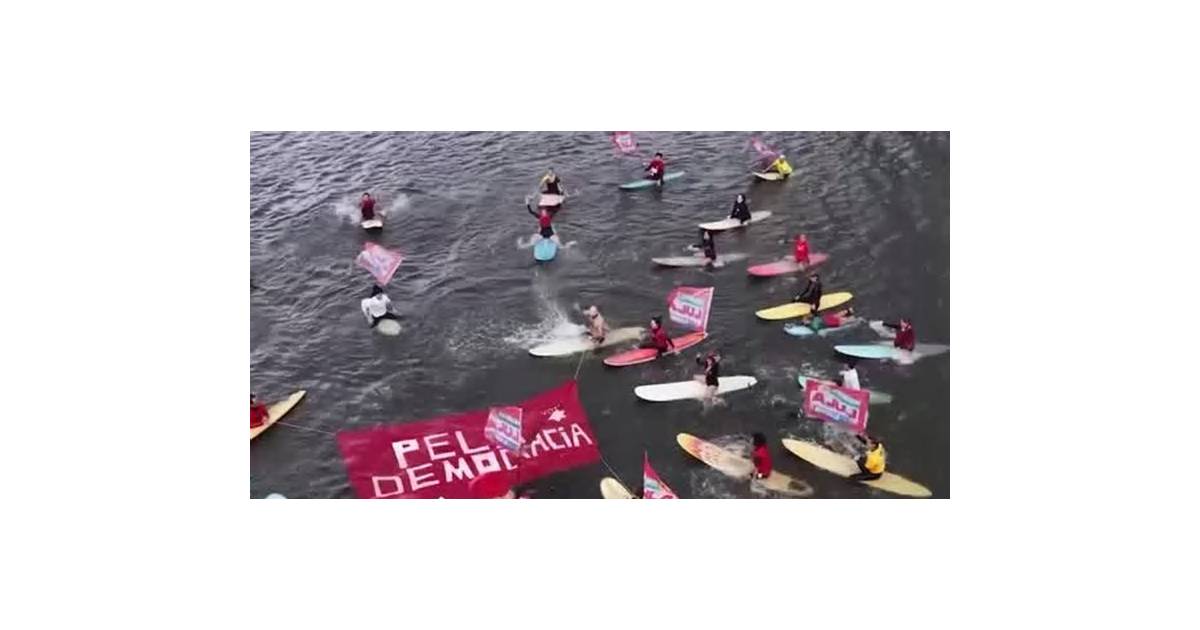 Brazilian surfers gather to ride waves 'for democracy’ ahead of runoff