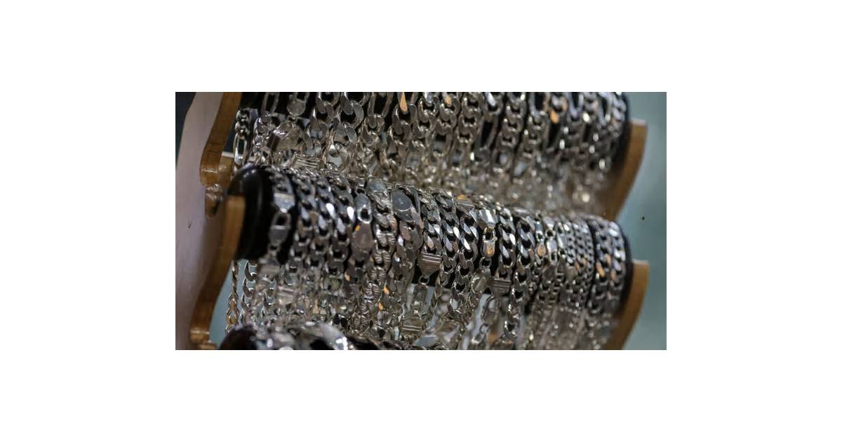 Silver Flows Back Into India as Import Curbs Ease Before Diwali