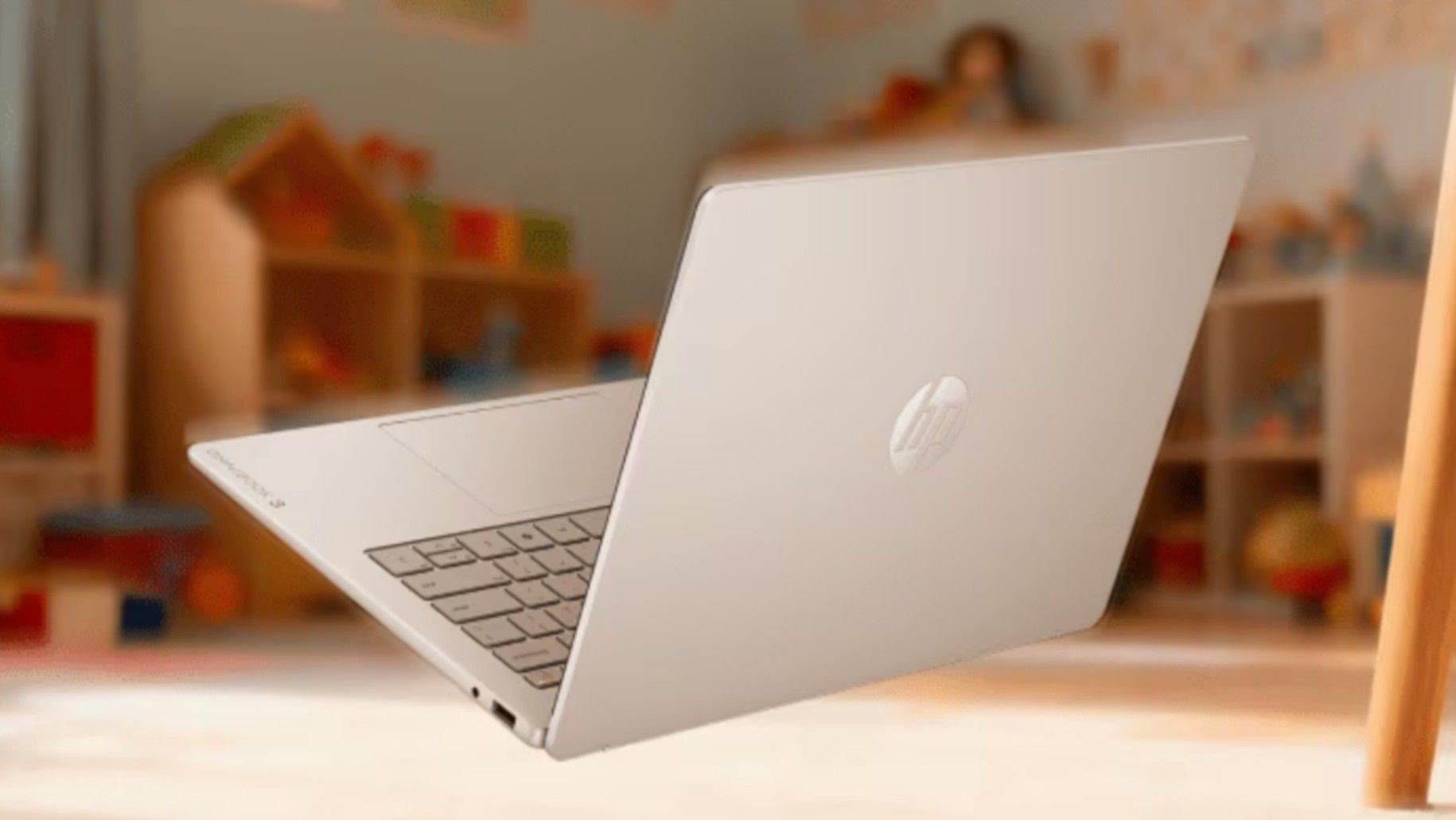 Forget overpriced Windows laptops, HP's 14-inch OLED pick is $599.99 just for today