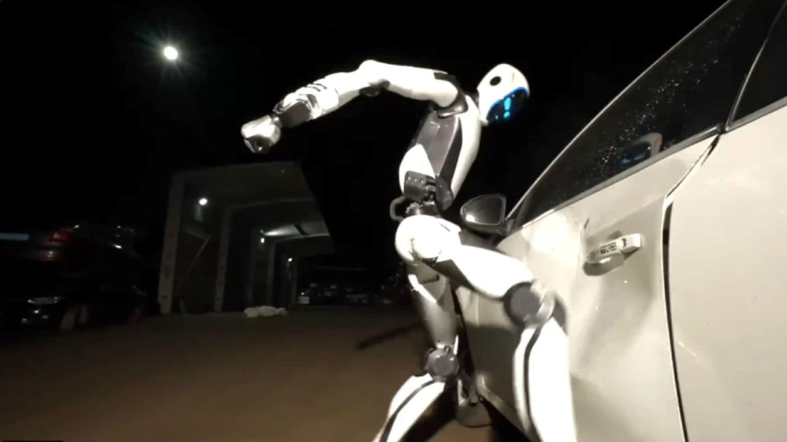 Part Kung Fu legend, part bodyguard: Meet Unitree’s new humanoid robot | Watch