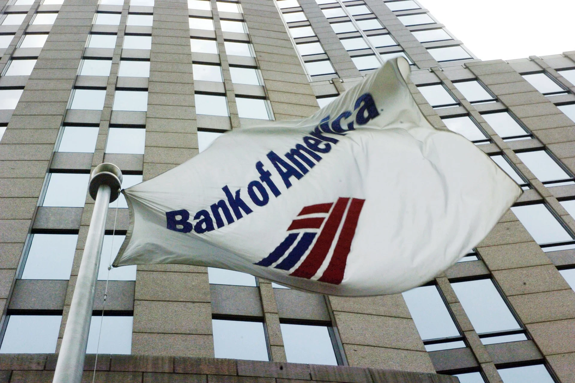 Blindsided by AI Agents, Big Banks Scramble to Beef Up Security