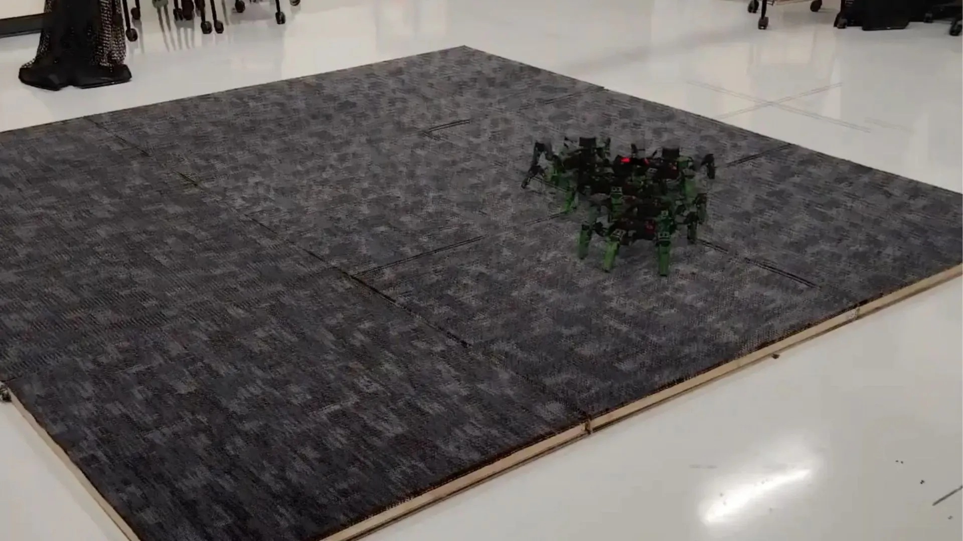 Robots get 15% better trajectory tracking for flying and walking with new framework