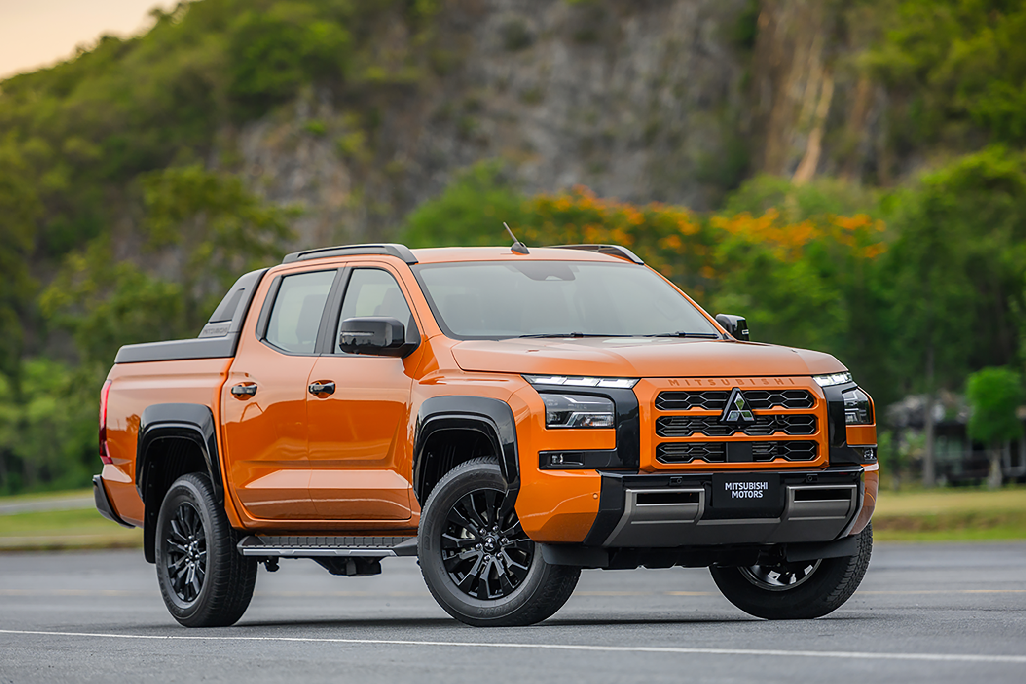 <b><strong>Honda Partners with Mitsubishi to Build Its First Body-on-Frame Pickup Truck</strong></b>