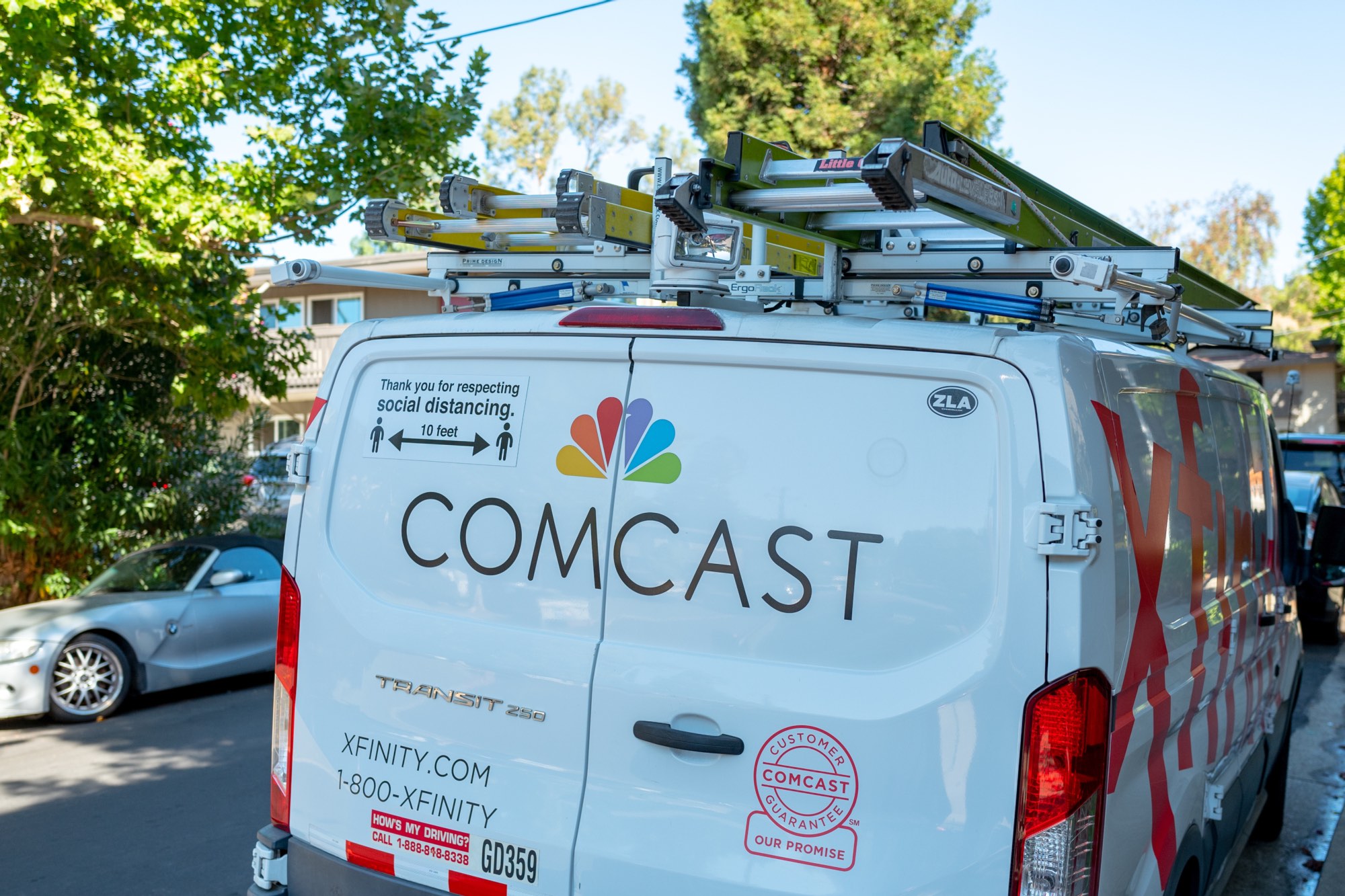 Comcast loses more customers, claims other ISPs' cheap prices are "irrational"