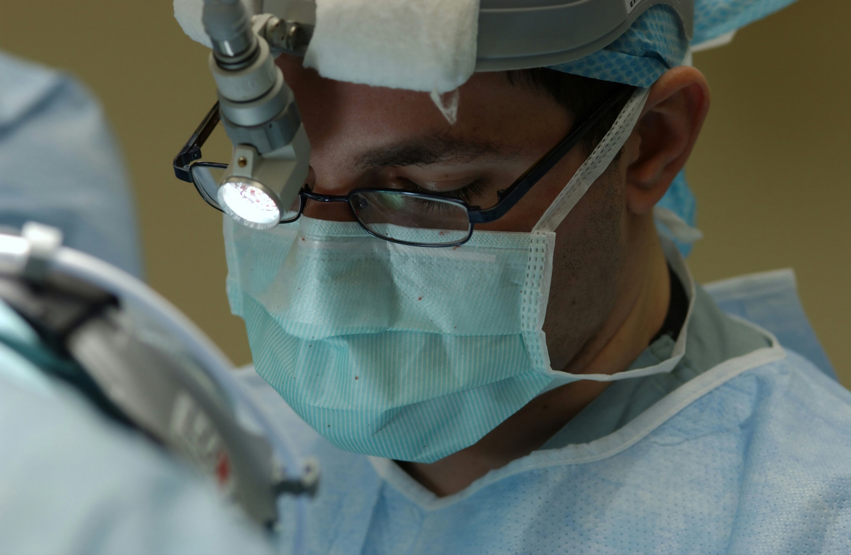 Standardized kidney biopsy protocol is safe in high-risk patients