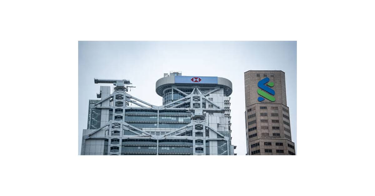 HSBC, Standard Chartered Face Cost Test as Rates, Wealth Support Earnings
