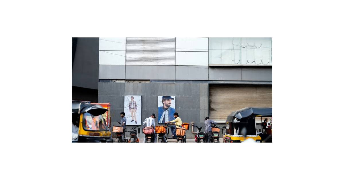Swiggy Shares Plunge After Losses Mount on Intense Competition