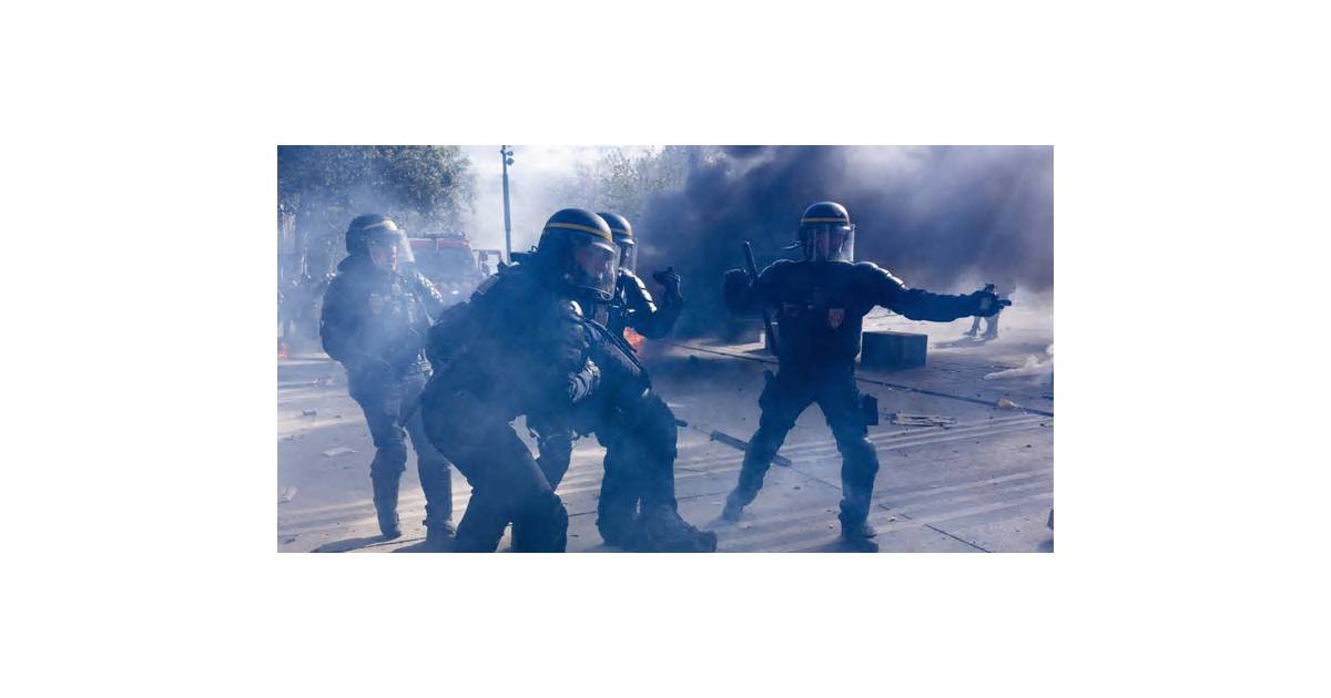 France Plans Military Presence to Contain Next Round of Protests
