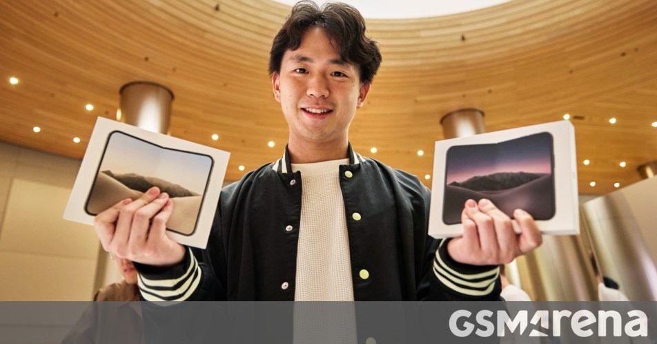 iPhone Duo is now shipping