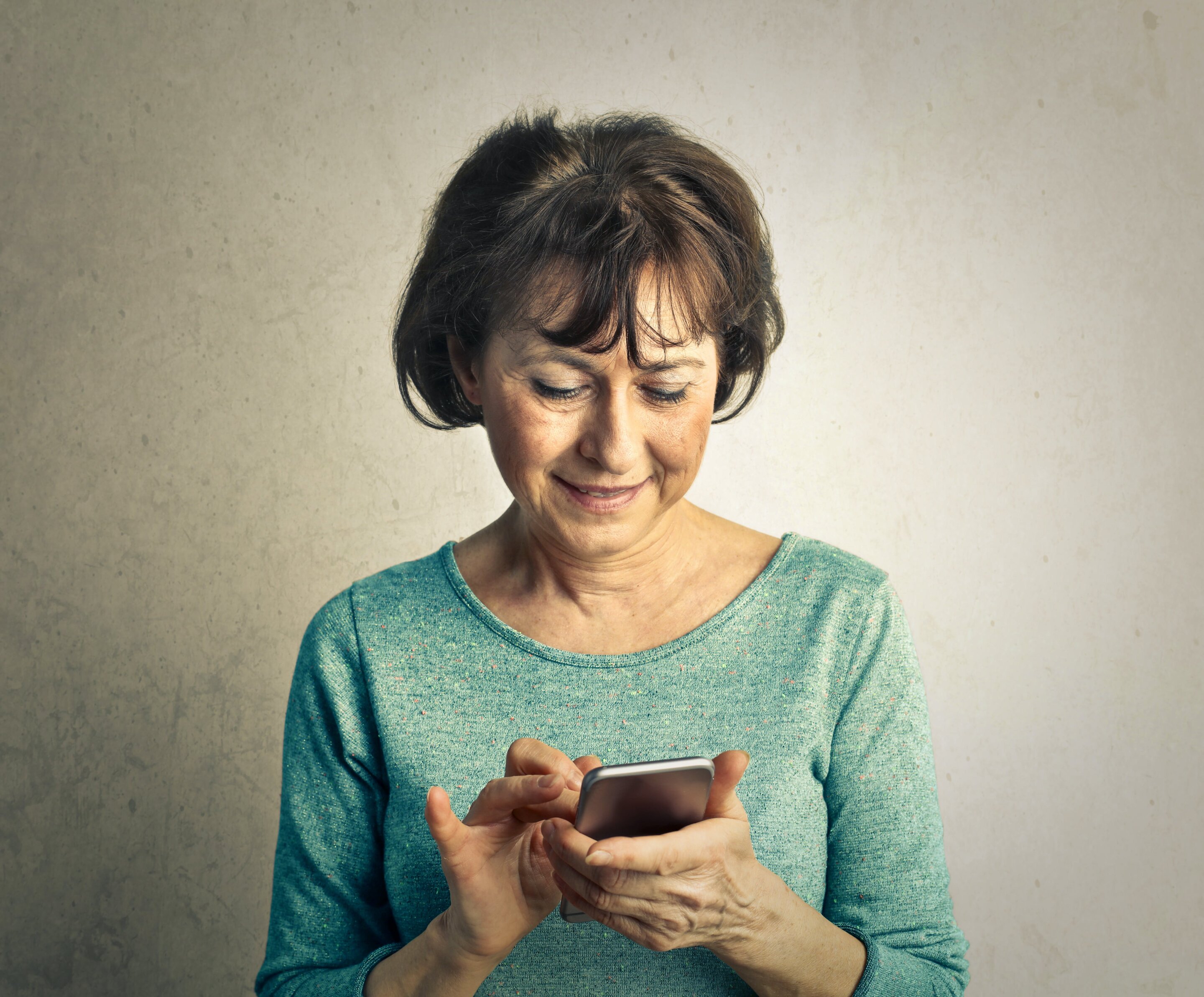 Women are more optimistic about aging—until memory problems emerge
