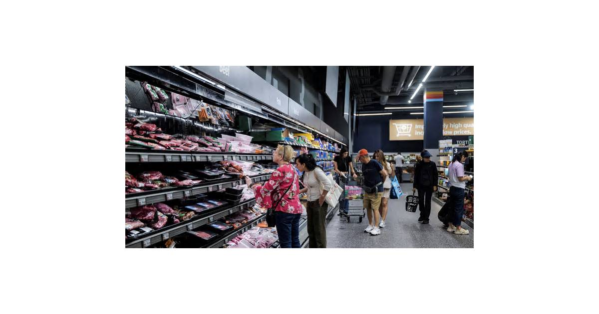 US consumer sentiment near record low ahead of midterm elections