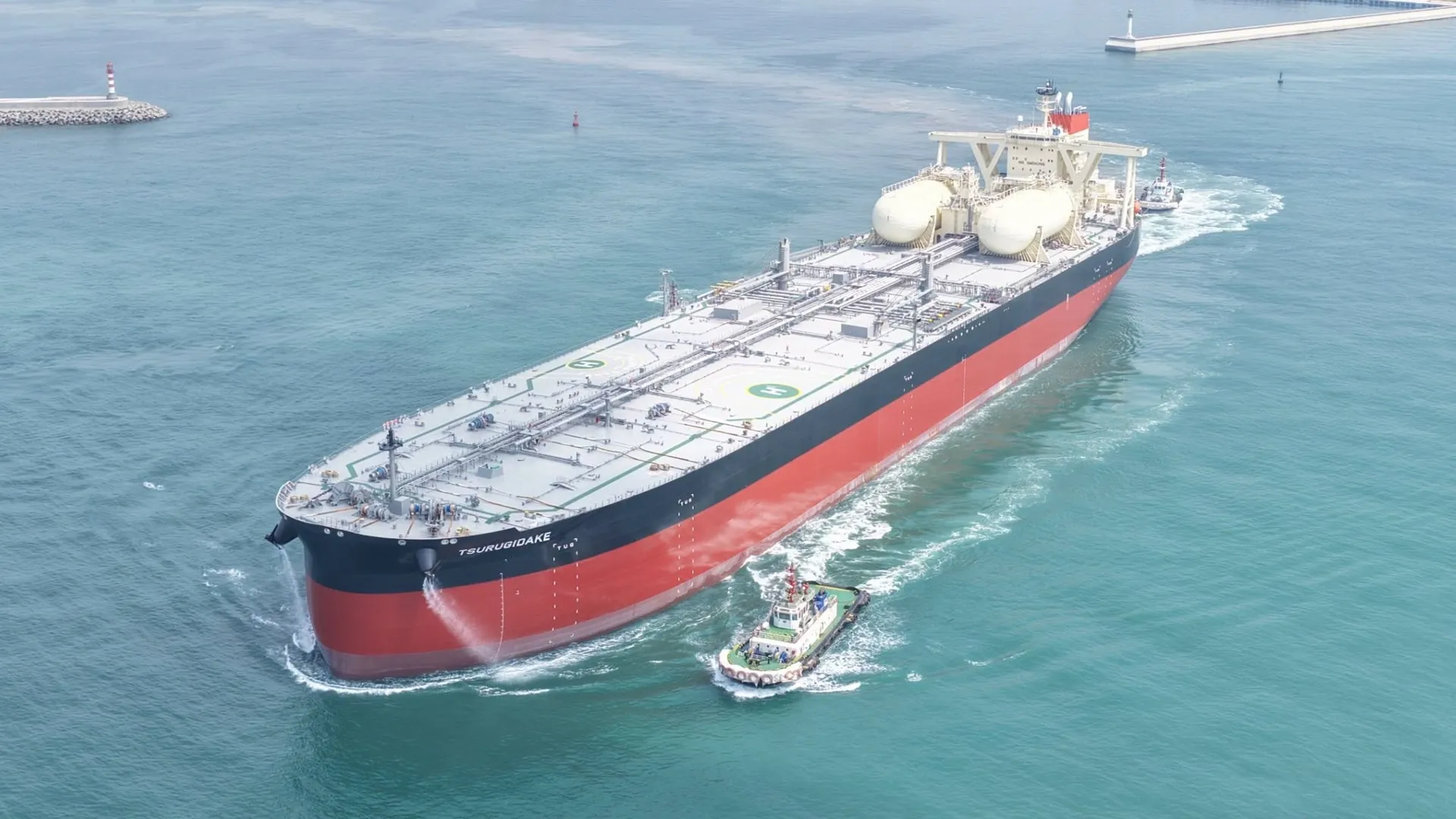 Massive 310,000-ton LNG supertanker stretches 1,114 feet, targets 85% less NOx