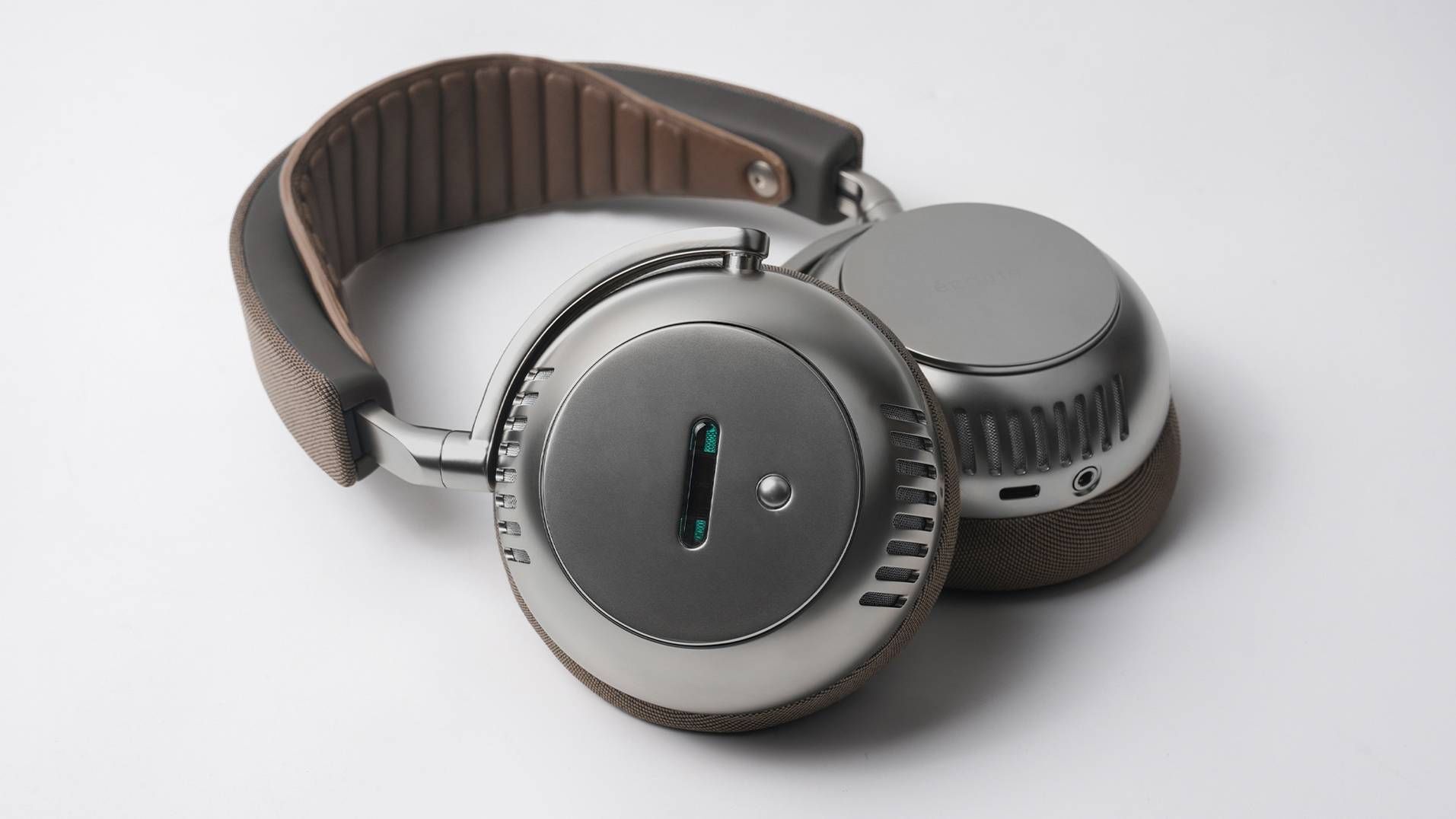 Remember the headphones with a built-in valve amp? They're back in a new and improved version