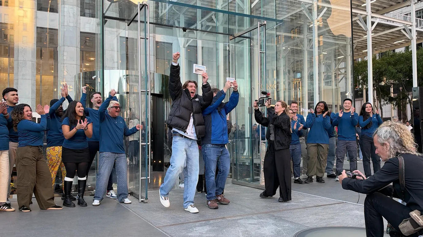 The iPhone Duo Hit Stores Friday. Next Came Long Lines, Sellouts and Resellers
