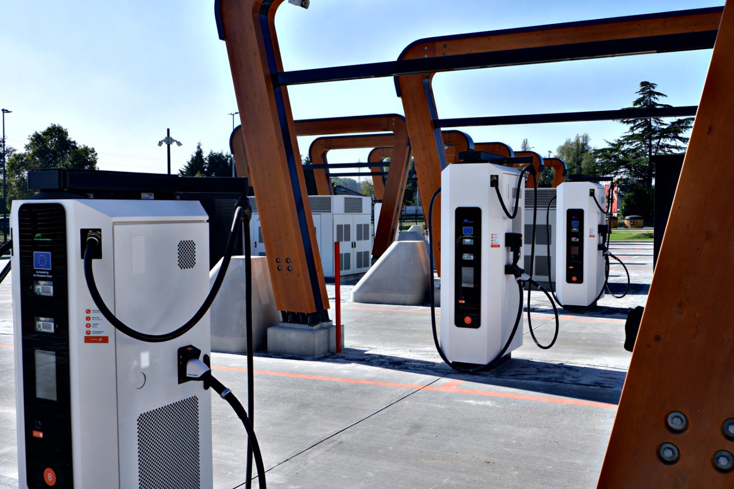 Milence opens truck charging hub with four MCS chargers in Belgium