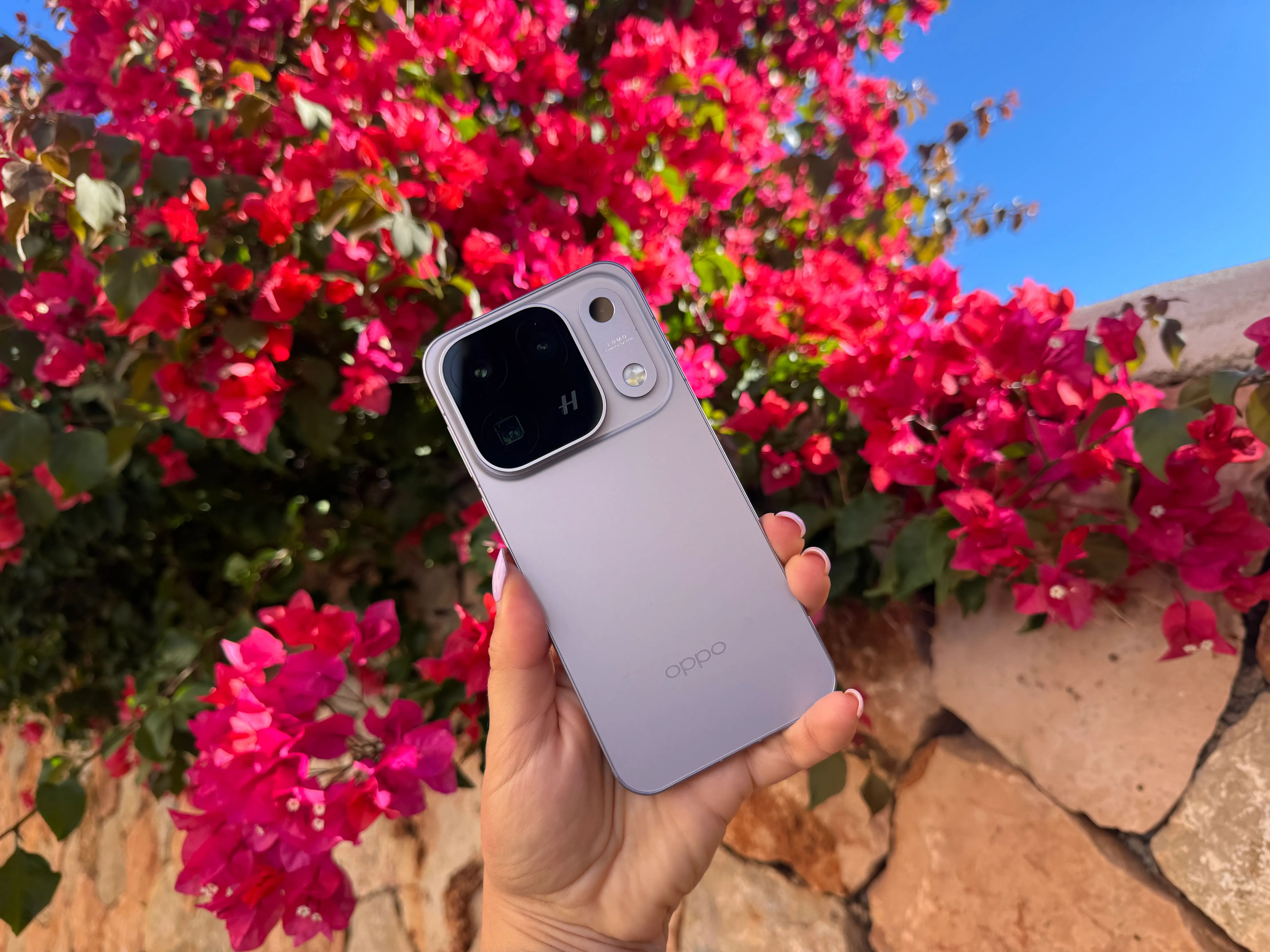 America, You Can’t Get This Powerhouse Phone. It’s a Shame