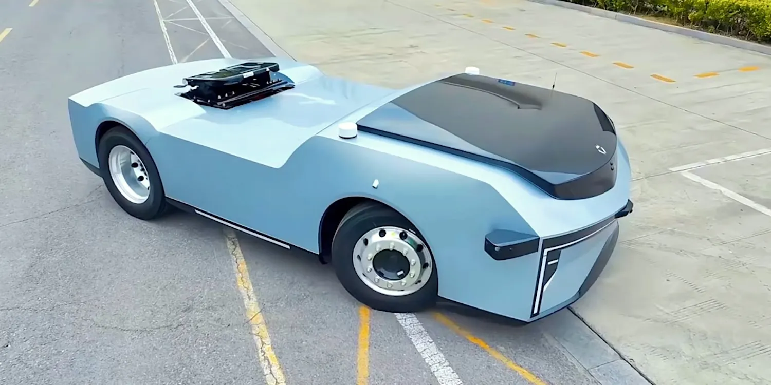 XCMG debuts new, fully autonomous electric terminal tractor [video]