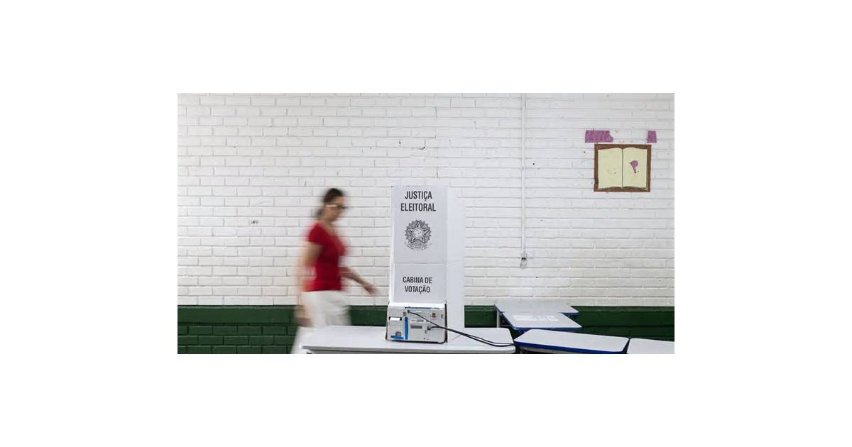 Brazil Extends Voting by Two Hours After Briefly Starting Count