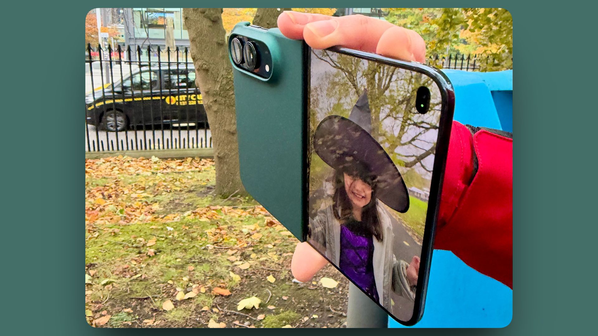 iPhone Duo: Give Your Camera Subject a Picture Preview