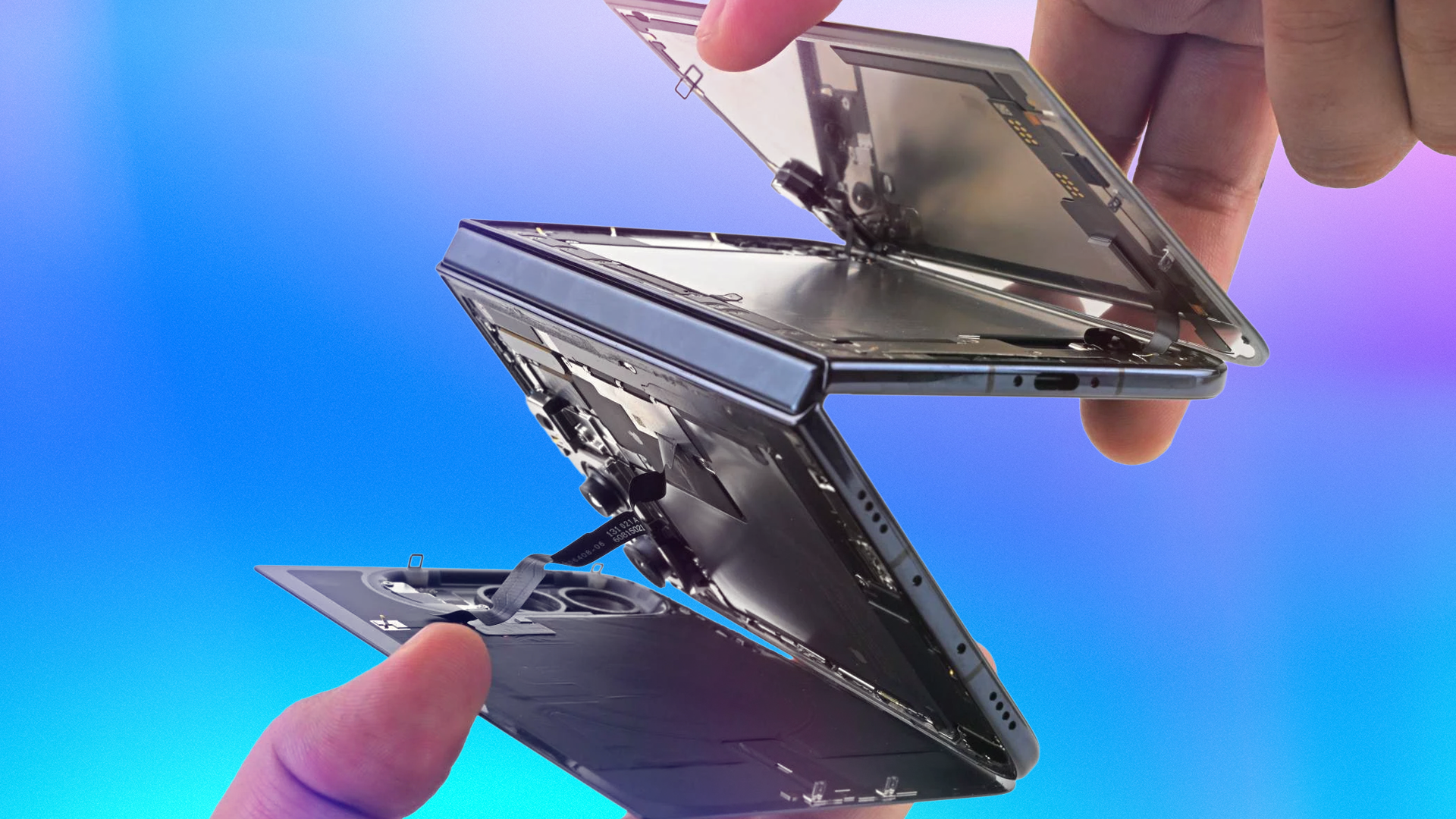 As iPhone Duo Cracked Screen Reports Surface, a New Teardown Shows a Possible Culprit
