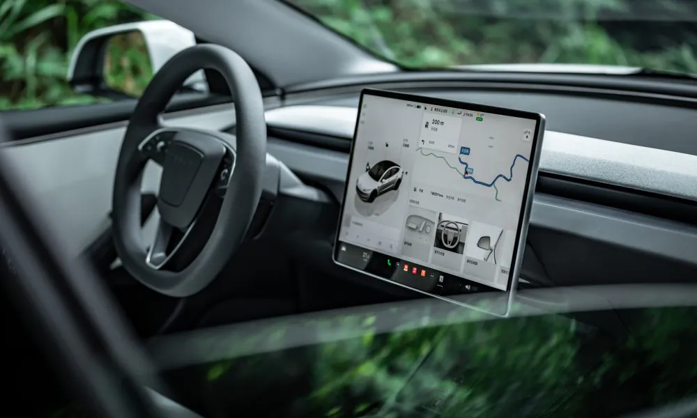 Tesla Assisted Driving expands to tenth EU country