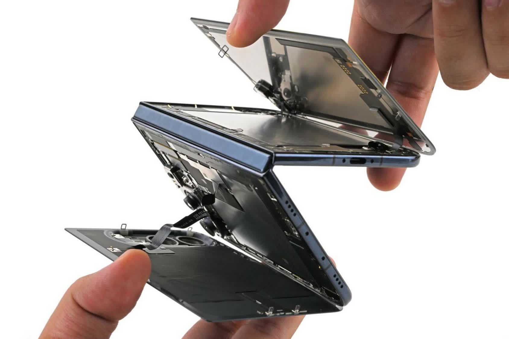Teardown reveals three theories for why iPhone Duo's screens keep cracking