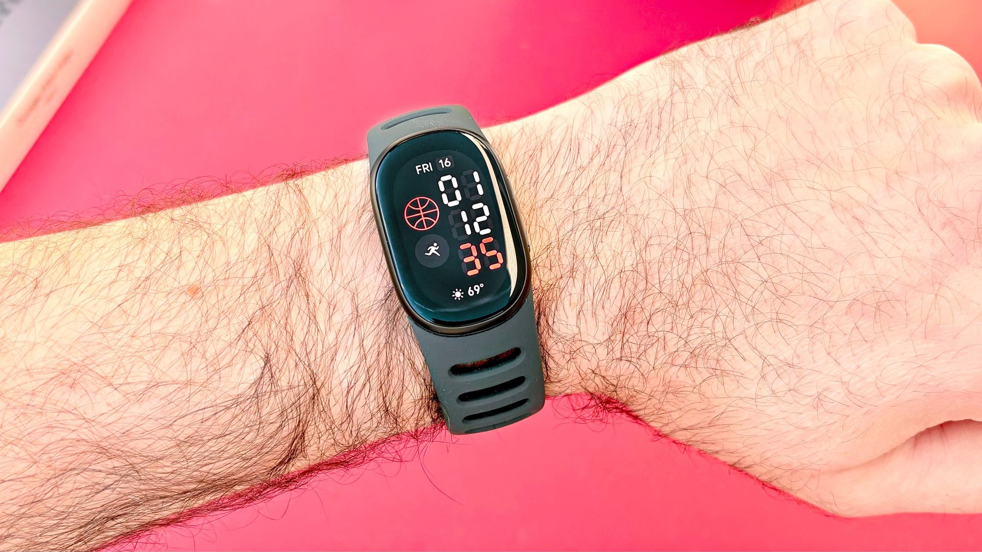 Fitbit Edge review: Just the right amount of fitness tracker for most people