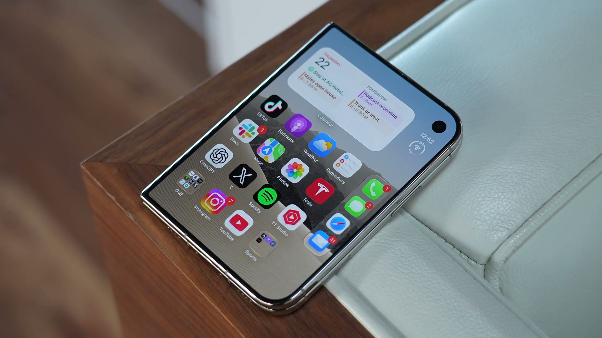 iPhone Duo: Watch Video Above an App in Portrait Mode