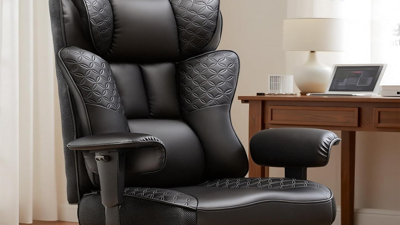 This Comfortable Big and Tall Gaming Chair Drops to $129.99 With Free Delivery Ahead of Black Friday
