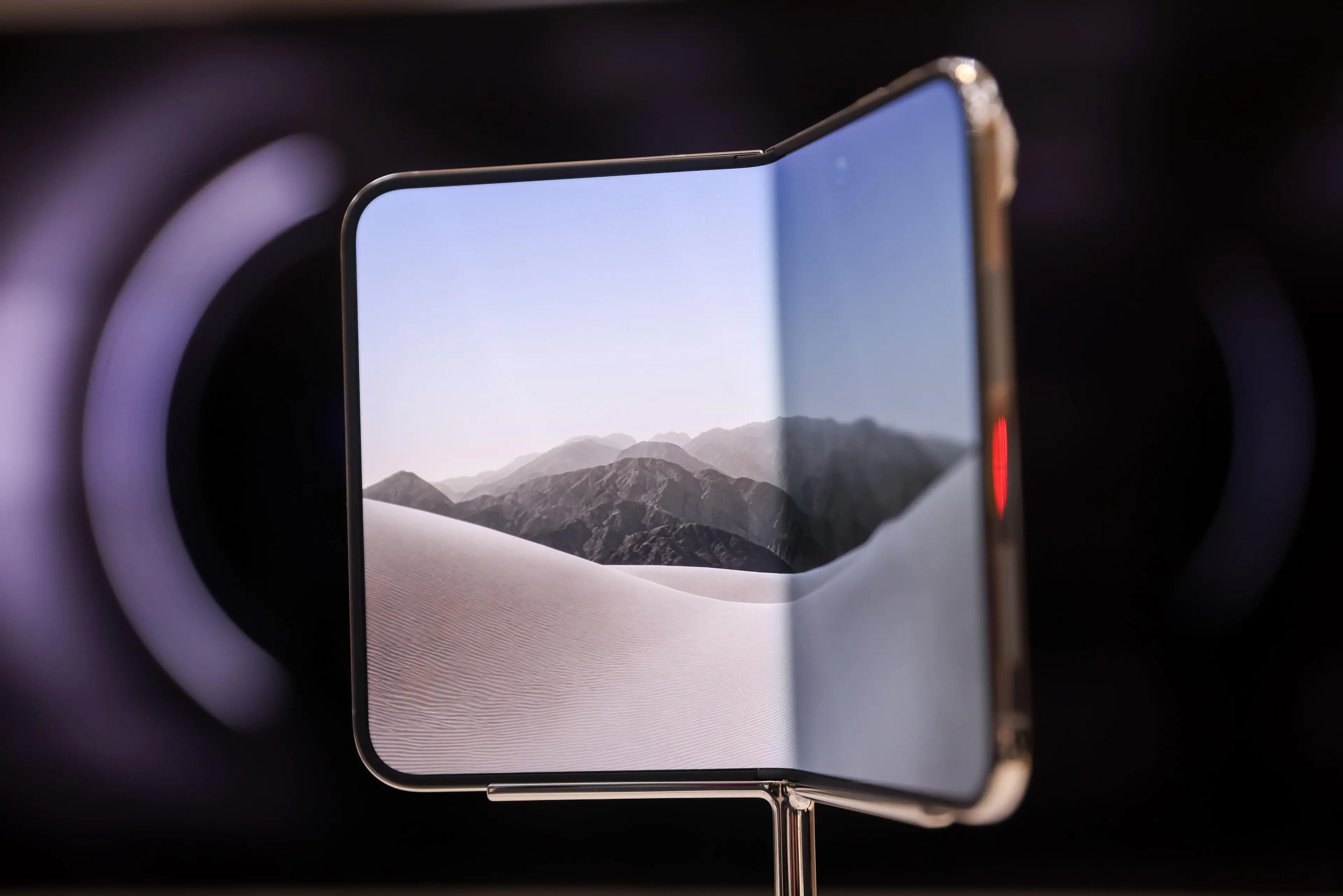 Apple's foldable iPhone Duo draws early complaints of screen cracking