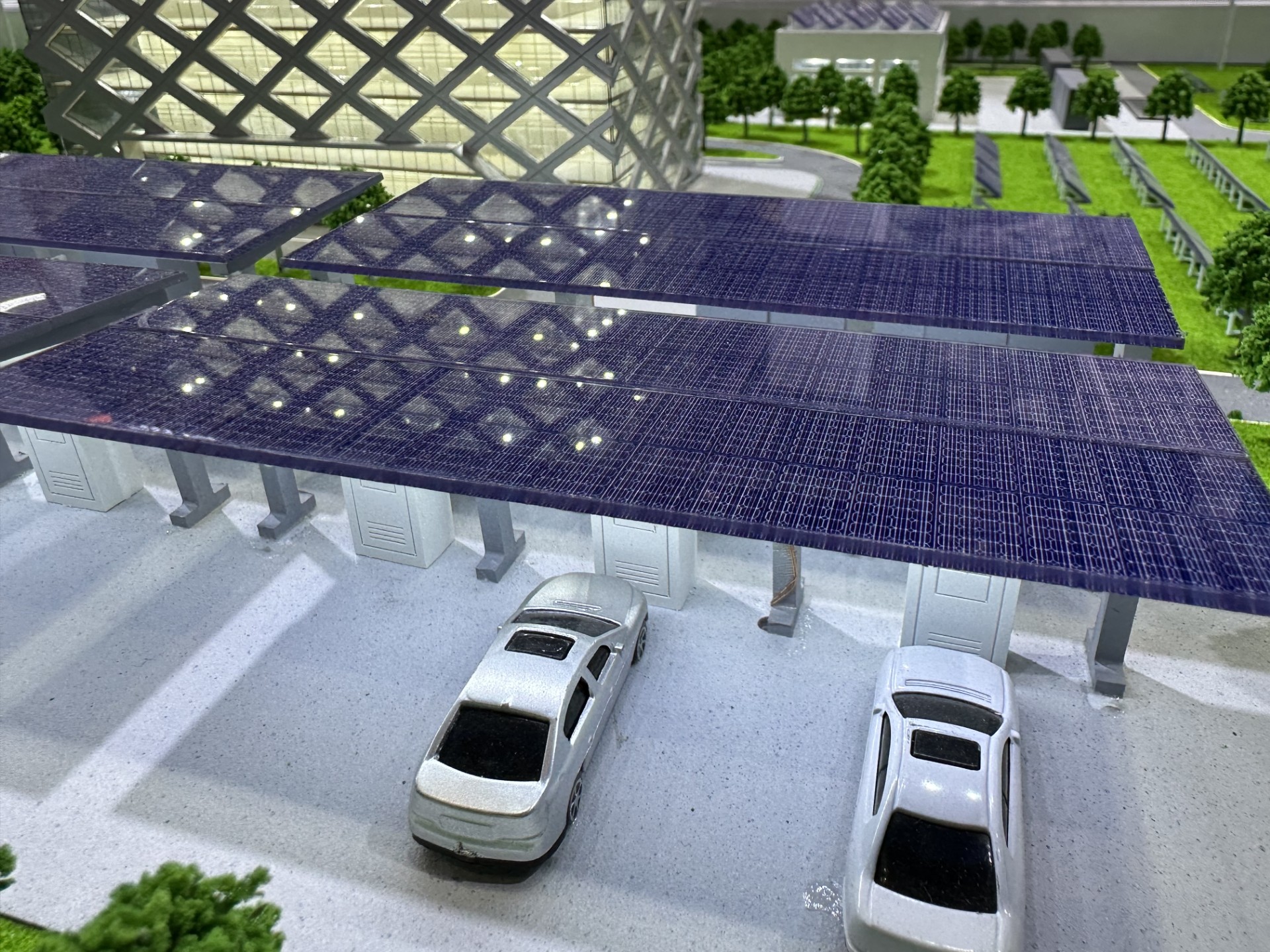 Creating value in the turmoil: Electric mobility supporting solar and storage