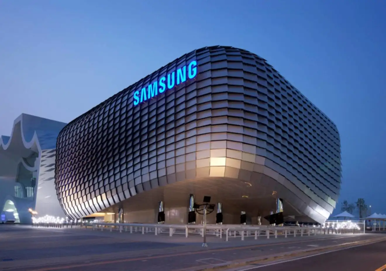 Samsung Australia Survey Finds 72% of Consumers Bulk Cook to Ease Bills and Stress