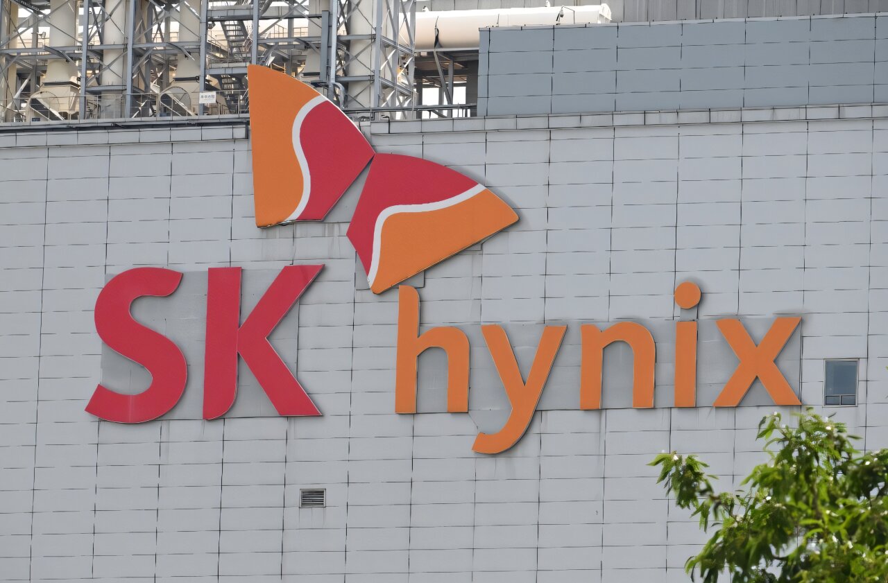 AI chip giant SK hynix posts sevenfold surge in quarterly operating profit